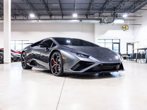Used 2021 Lamborghini Huracan EVO RWD image 3