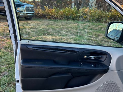 Used 2015 Dodge Grand Caravan SE w/ Quick Order Package 29E SE image 18