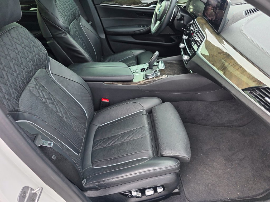 Used 2021 BMW M550i xDrive w/ Premium Package AWD/4WD image 19