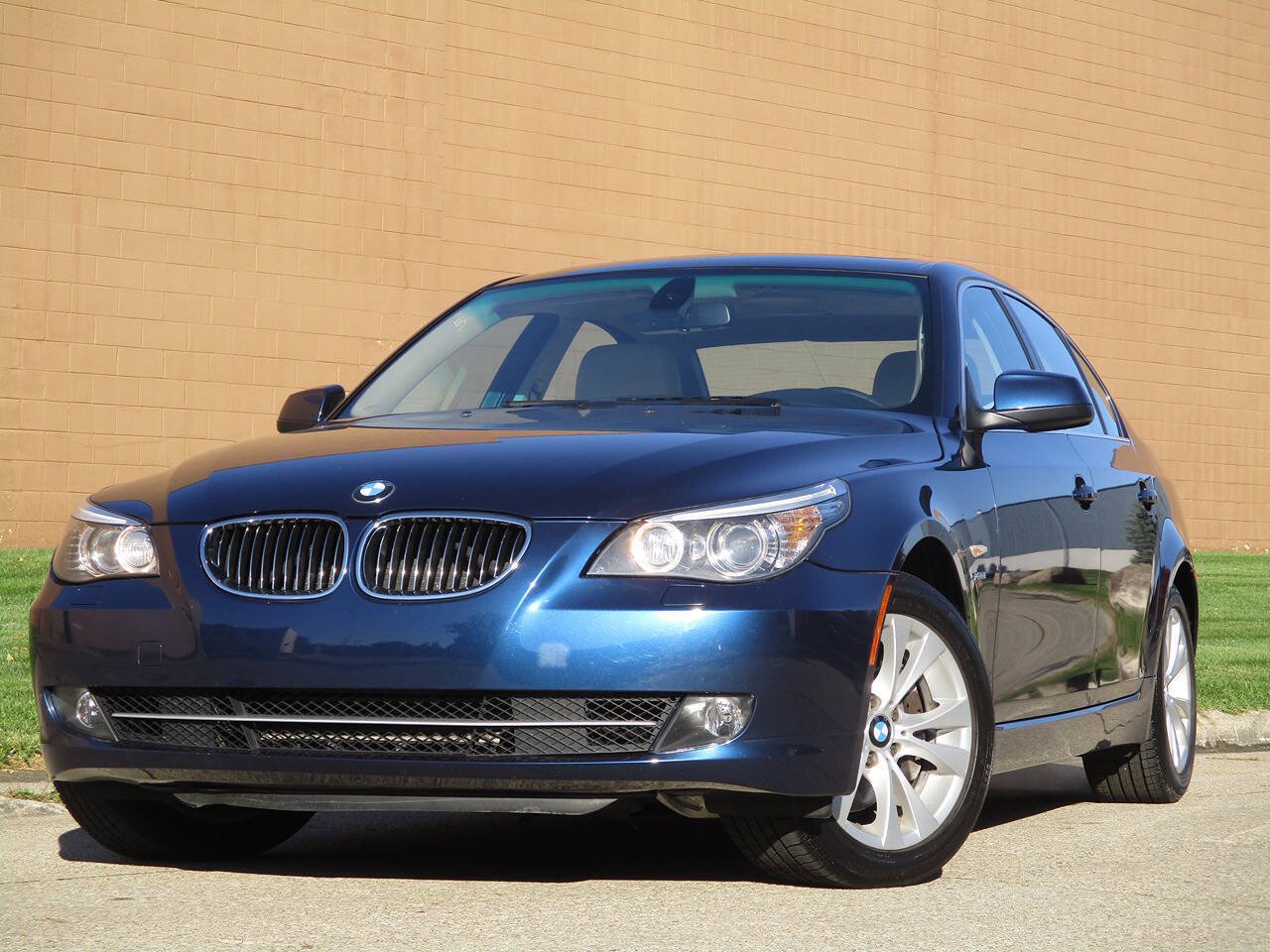Used 2010 BMW 535i xDrive Sedan AWD/4WD image 1