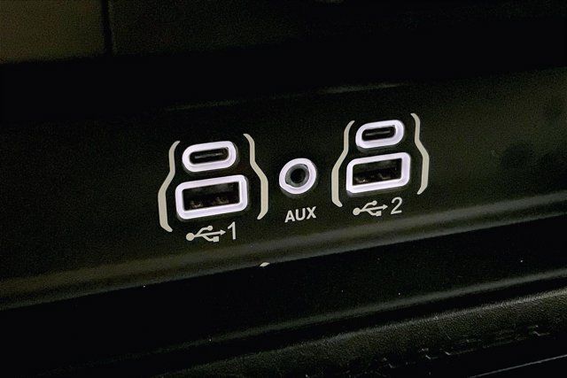 Used 2025 RAM 1500 Laramie AWD/4WD image 33