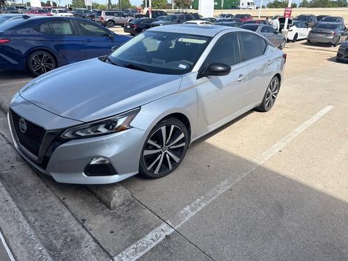 Used 2020 Nissan Altima 2.5 SR w/ Premium Package FWD image 1