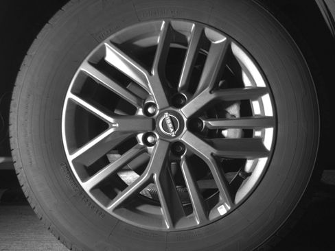 Used 2023 Nissan Rogue S AWD/4WD image 16