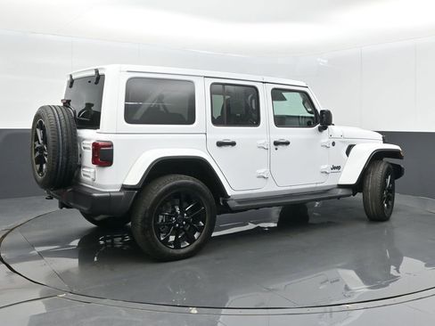 Used 2025 Jeep Wrangler Unlimited Sahara image 7