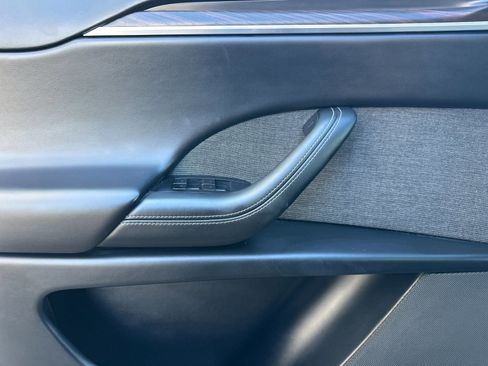 Used 2024 Tesla Model X Base image 11