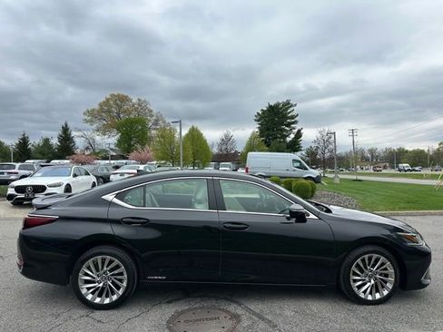 Used 2022 Lexus ES 300h w/ Luxury Package FWD image 6