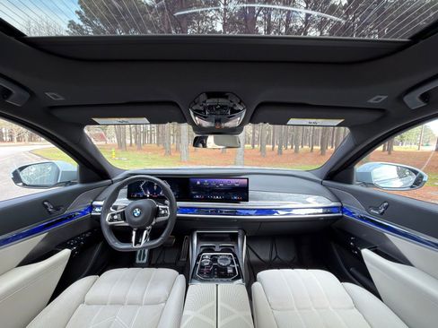 Certified 2024 BMW 760i xDrive 760i xDrive w/ Executive Package image 2