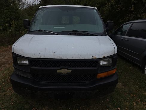 Used 2004 Chevrolet Express 3500 Base image 2