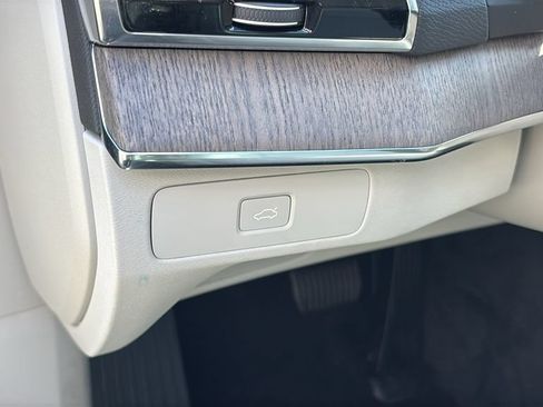 Certified 2023 Volvo XC90 B5 Plus w/ Protection Package Premier AWD/4WD image 13