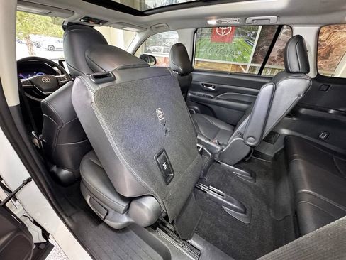 Used 2025 Toyota Grand Highlander AWD image 44