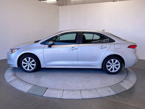 Used 2022 Toyota Corolla LE FWD image 2