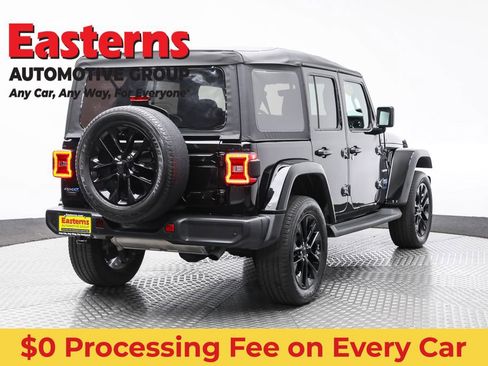 Used 2021 Jeep Wrangler Unlimited Sahara w/ Cold Weather Group AWD/4WD image 5