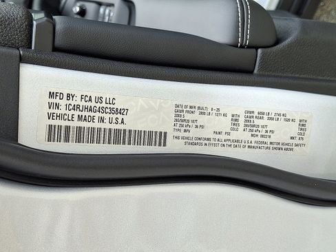 New 2025 Jeep Grand Cherokee Altitude image 9