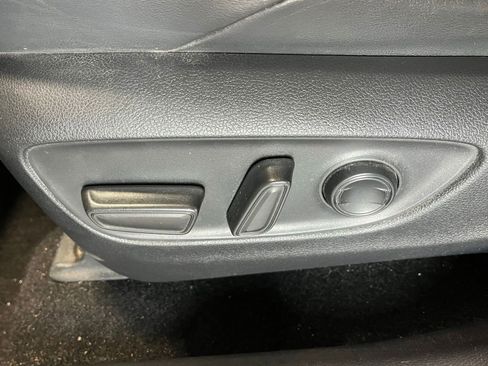 Used 2020 Toyota RAV4 XSE AWD/4WD image 18