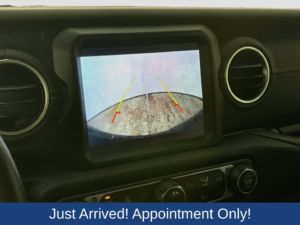 Used 2019 Jeep Wrangler Unlimited Sahara AWD/4WD image 17