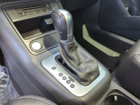 Used 2016 Volkswagen Tiguan SE image 35