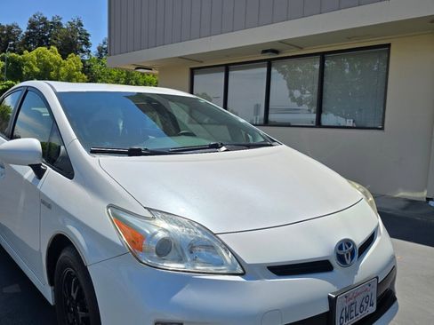 Used 2012 Toyota Prius Two FWD image 2