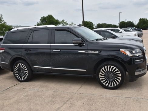 Used 2024 Lincoln Navigator Premiere AWD/4WD image 5