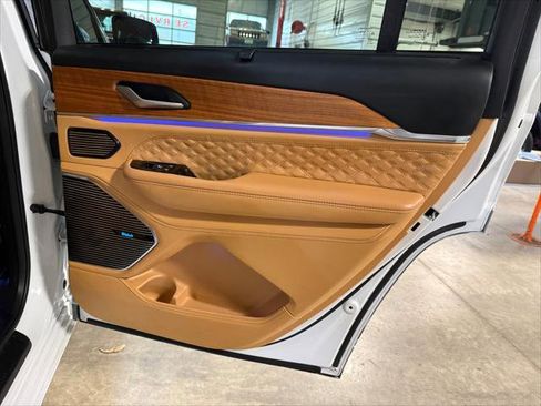 Certified 2024 Jeep Grand Cherokee L Summit image 11