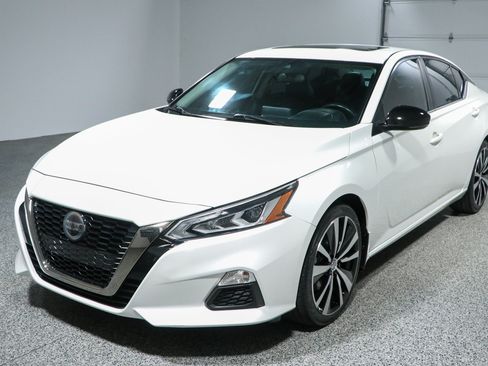 Used 2021 Nissan Altima 2.5 SR w/ SR Premium Package FWD image 30
