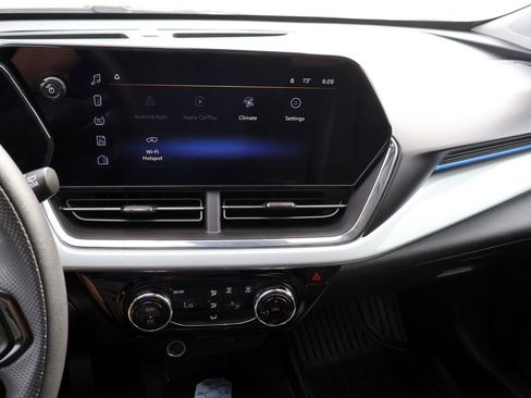 Used 2025 Chevrolet Trax LT FWD image 16