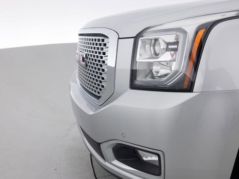 Used 2016 GMC Yukon XL Denali w/ Open Road Package AWD/4WD image 15