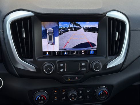 Used 2022 GMC Terrain SLT w/ Infotainment Package II AWD/4WD image 25