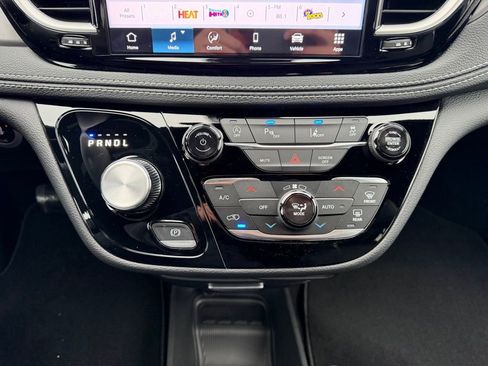 New 2026 Chrysler Pacifica Select FWD image 23