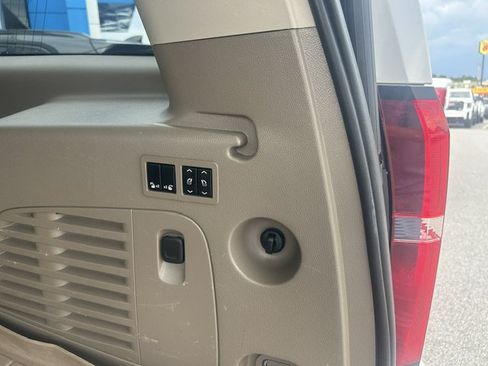 Used 2017 Chevrolet Suburban LT AWD/4WD image 15