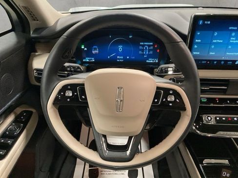 Used 2025 Lincoln Corsair Reserve image 13