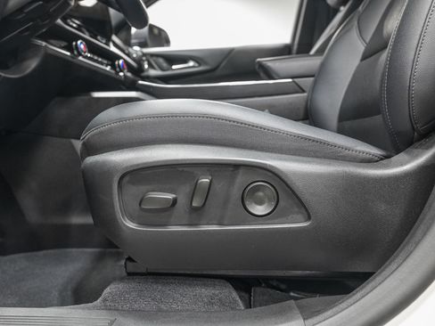 Used 2025 Chevrolet Equinox LT w/ Convenience Package II FWD image 14