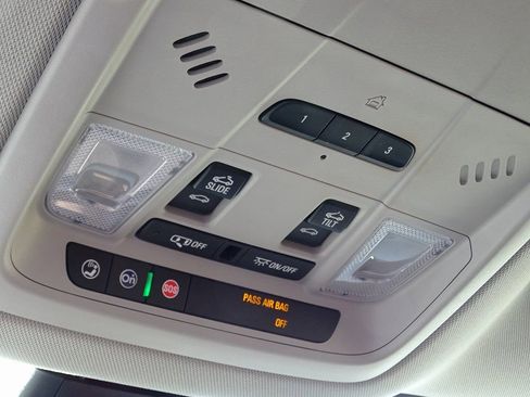 Used 2018 Buick Enclave Avenir w/ Avenir Technology Package image 40