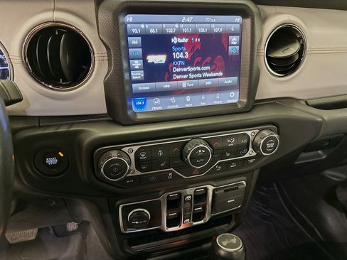 Used 2023 Jeep Wrangler Unlimited Sahara image 26