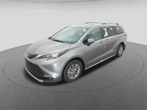 New 2026 Toyota Sienna XLE image 1