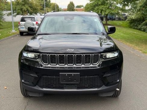 Used 2023 Jeep Grand Cherokee Laredo image 8
