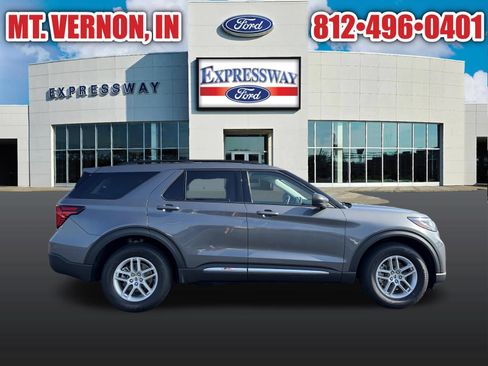 Used 2025 Ford Explorer Active AWD/4WD image 5