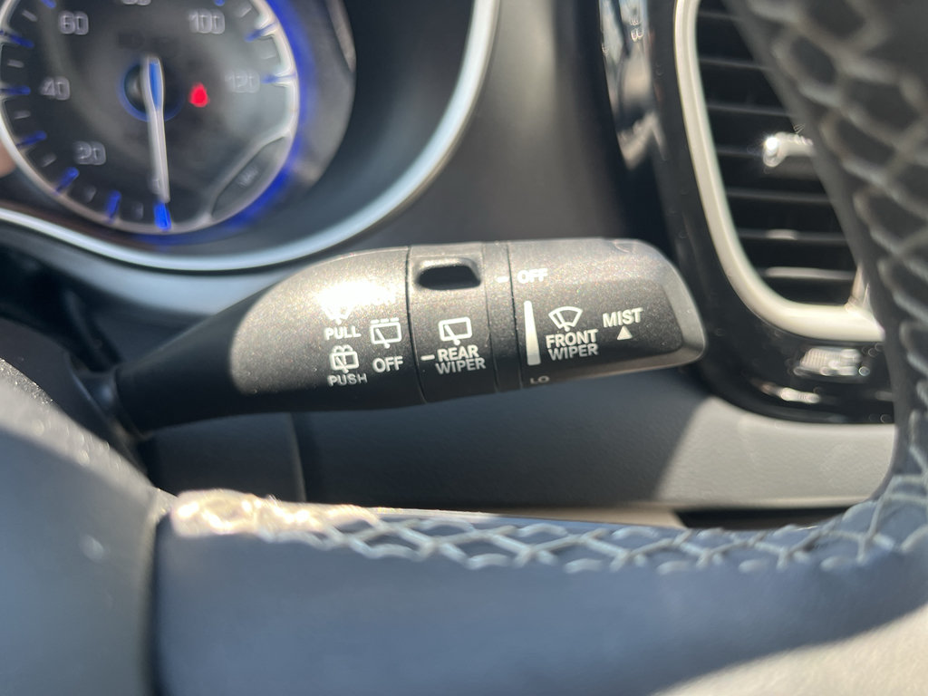 Used 2023 Chrysler Pacifica Touring-L FWD image 22