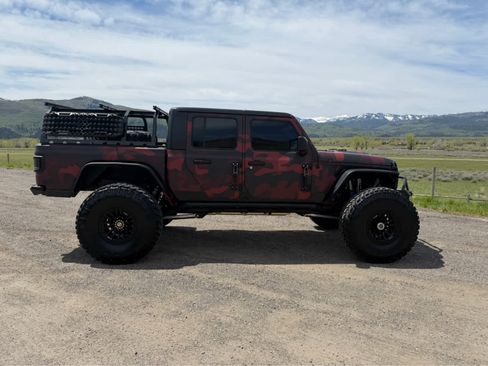 Used 2022 Jeep Gladiator Rubicon w/ Trailer Tow Package AWD/4WD image 6