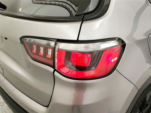 Used 2018 Jeep Compass Latitude AWD/4WD image 14