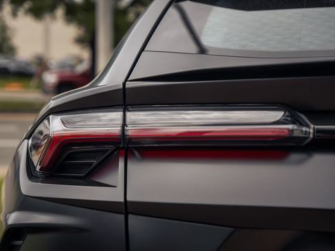 Used 2022 Lamborghini Urus AWD/4WD image 11