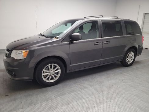 Used 2019 Dodge Grand Caravan SXT image 2