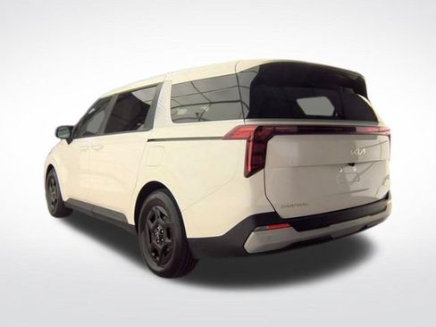 Certified 2025 Kia Carnival FWD image 2