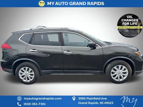 Used 2017 Nissan Rogue S w/ Appearance Package AWD/4WD image 7