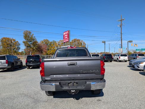 Used 2017 Toyota Tundra SR5 w/ SR5 Upgrade Package image 8