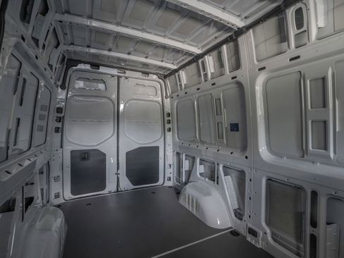 Used 2025 Mercedes-Benz Sprinter 2500 image 27