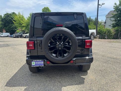 Used 2022 Jeep Wrangler Unlimited Sahara AWD/4WD image 4