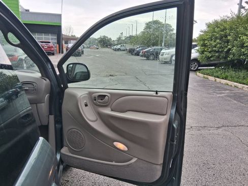 Used 2003 Chrysler Town & Country LXi FWD image 15