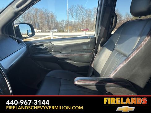 Used 2019 Dodge Grand Caravan GT image 12