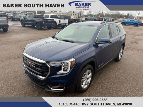 Used 2022 GMC Terrain SLE w/ Driver Convenience Package image 1