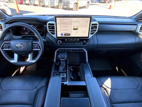 Used 2025 Toyota Sequoia Platinum image 16